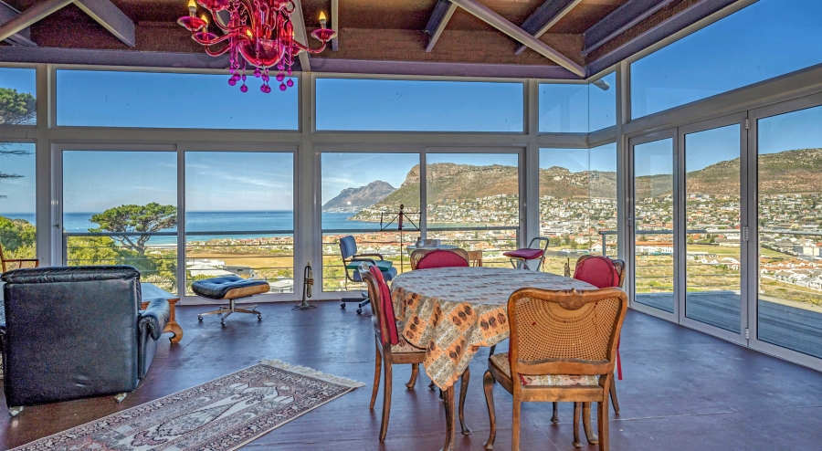 5 Bedroom Property for Sale in Clovelly Western Cape